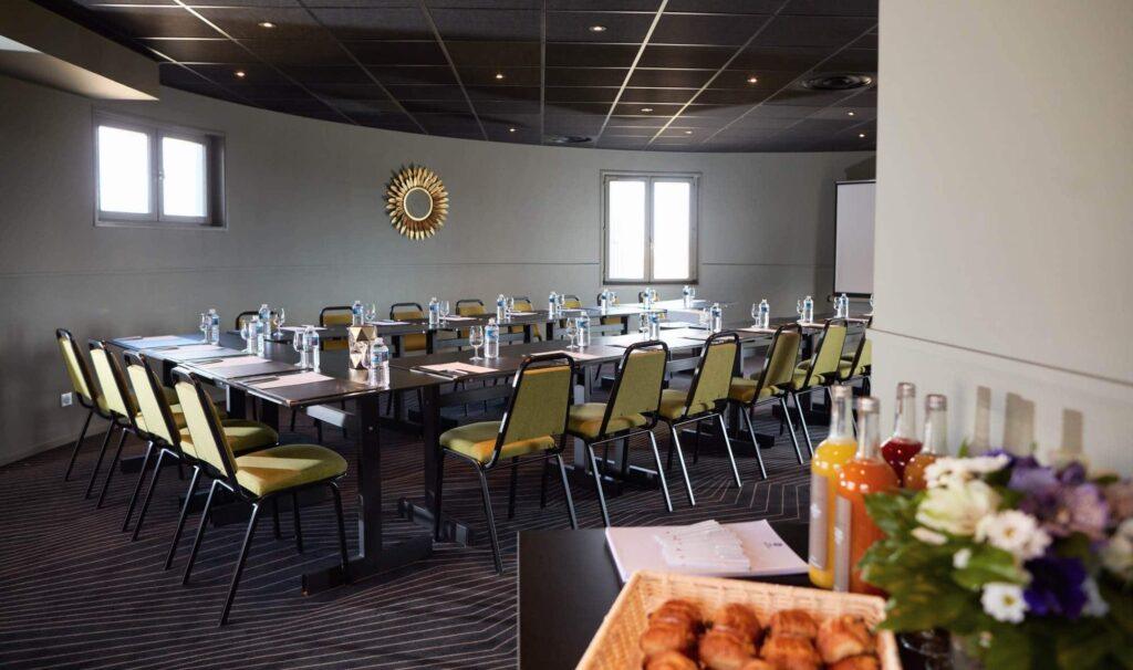 Salle de réunion, évènements, séminaires et privatisation pour entreprises à Valence en Drôme - Le Clos Syrah : Hôtel Restaurant et Spa à Valence